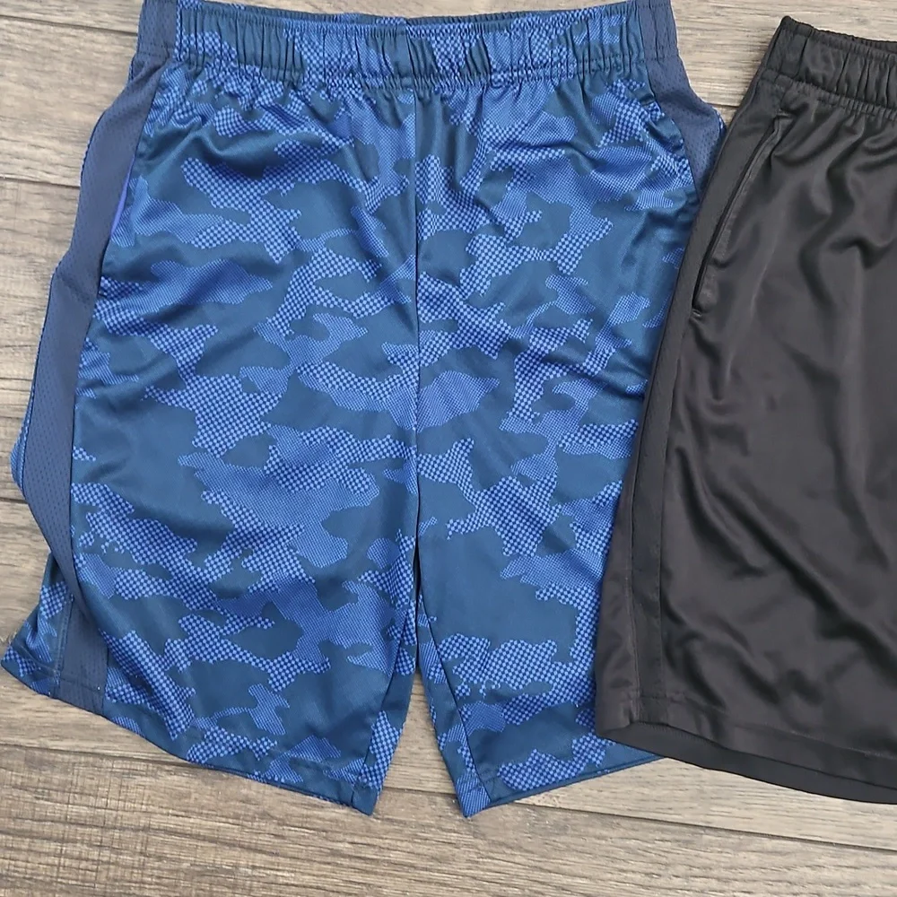 Boys Athletic Shorts Large - Picture 2 of 5